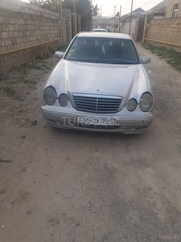 Mercedes E 220 1999, 301,000 km - 2.2 л - Bakı