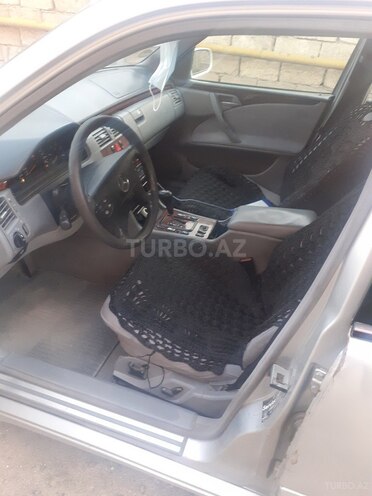 Mercedes E 220 1999, 301,000 km - 2.2 л - Bakı