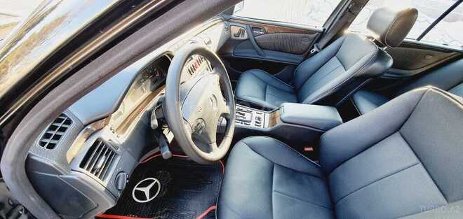 Mercedes E 320 2001, 375,000 km - 3.2 l - Bakı