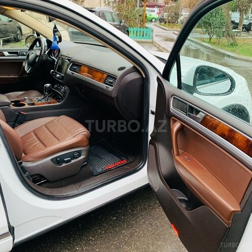 Volkswagen Touareg 2013, 131,216 km - 3.0 l - Bakı