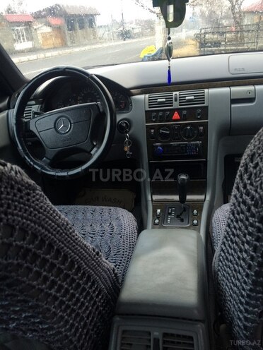 Mercedes E 200 1996, 28,000 km - 2.0 l - Zaqatala