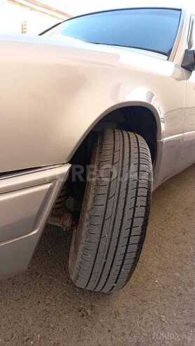 Mercedes E 250 1994, 497,600 km - 2.5 l - Bakı