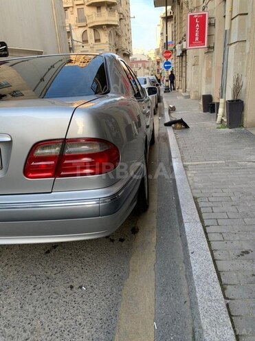 Mercedes E 240 2001, 232,666 km - 2.6 l - Bakı