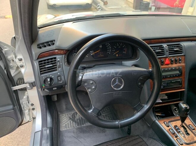 Mercedes E 240 2001, 232,666 km - 2.6 l - Bakı