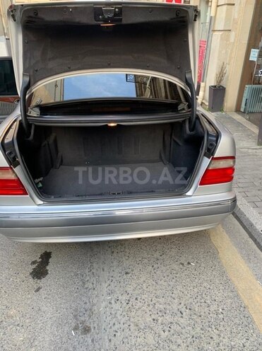 Mercedes E 240 2001, 232,666 km - 2.6 l - Bakı