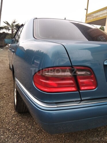 Mercedes E 220 1996, 403,028 km - 2.2 l - Astara