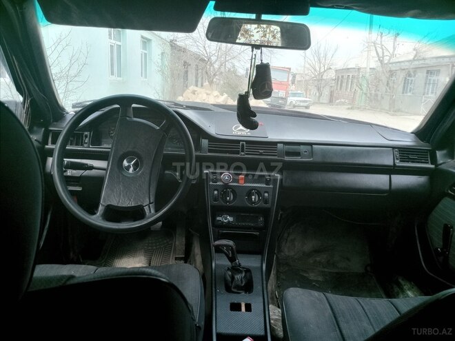 Mercedes E 230 1985, 800,988 km - 2.3 l - Gəncə