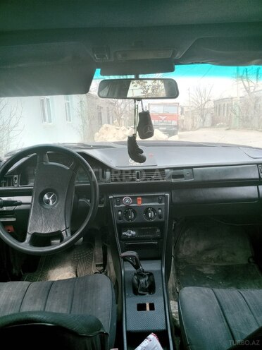 Mercedes E 230 1985, 800,988 km - 2.3 l - Gəncə