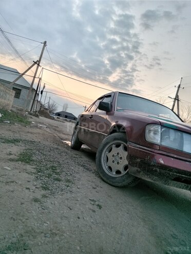 Mercedes E 230 1985, 800,988 km - 2.3 l - Gəncə