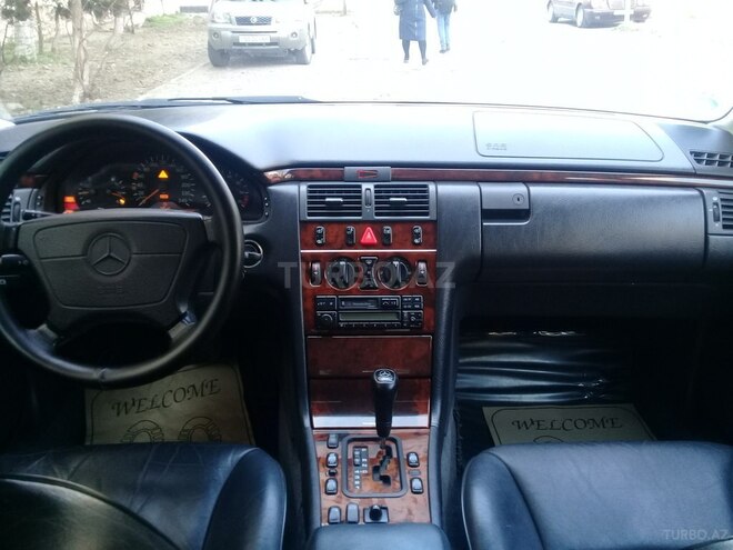 Mercedes E 240 1998, 186,500 km - 2.4 l - Sumqayıt
