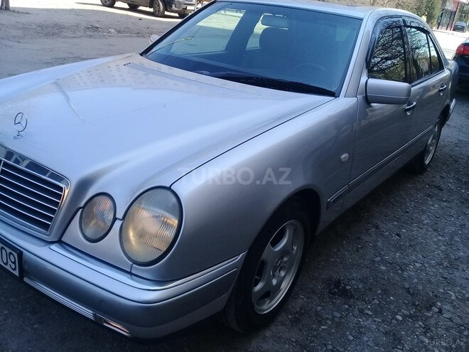 Mercedes E 240 1998, 186,500 km - 2.4 l - Sumqayıt