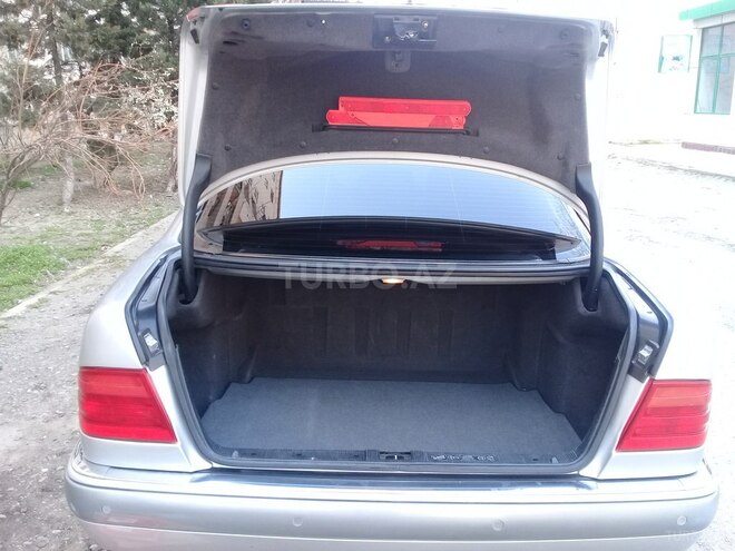 Mercedes E 240 1998, 186,500 km - 2.4 l - Sumqayıt
