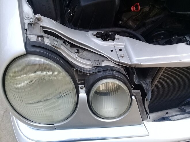 Mercedes E 240 1998, 186,500 km - 2.4 l - Sumqayıt