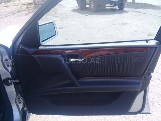 Mercedes E 240 1998, 186,500 km - 2.4 l - Sumqayıt