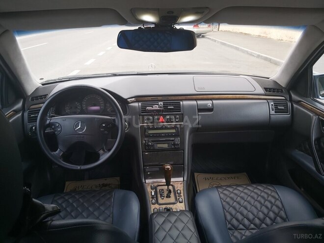 Mercedes E 220 2001, 383,800 km - 2.2 l - Bakı