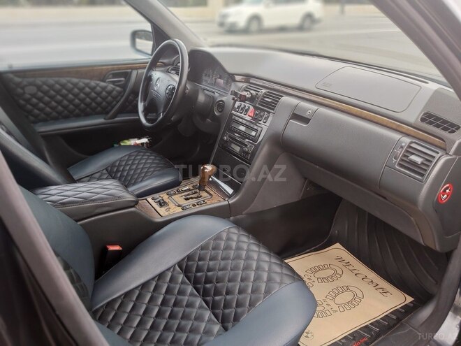 Mercedes E 220 2001, 383,800 km - 2.2 l - Bakı