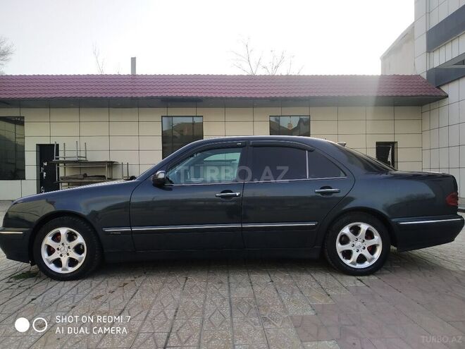 Mercedes E 220 2001, 357,808 km - 2.2 l - Bakı