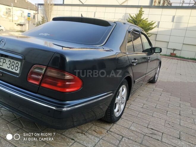 Mercedes E 220 2001, 357,808 km - 2.2 l - Bakı