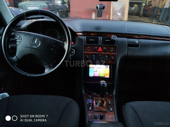 Mercedes E 220 2001, 357,808 km - 2.2 l - Bakı