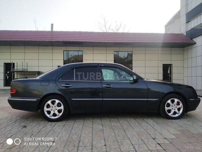 Mercedes E 220 2001, 357,808 km - 2.2 l - Bakı
