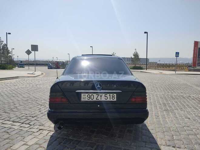 Mercedes E 220 1995, 301,000 km - 2.2 l - Bakı