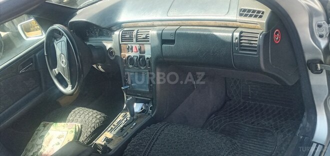 Mercedes E 230 1997, 235,637 km - 2.3 l - Bakı