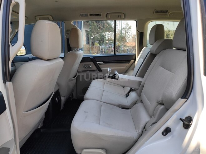 Mitsubishi Pajero 2011, 300,000 km - 3.5 l - Bakı