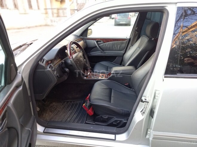 Mercedes E 280 2001, 232,000 km - 2.8 l - Bakı