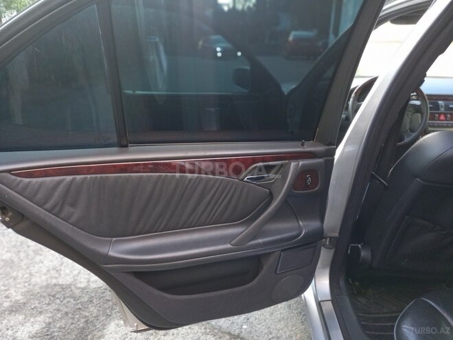 Mercedes E 280 2001, 232,000 km - 2.8 l - Bakı