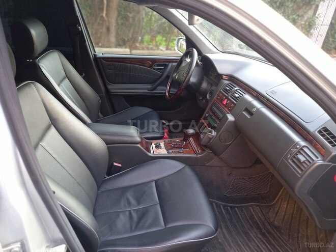 Mercedes E 280 2001, 232,000 km - 2.8 l - Bakı