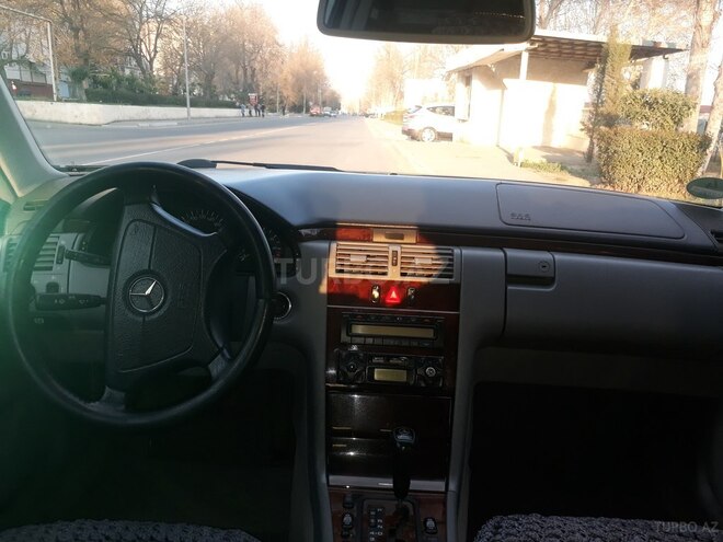 Mercedes E 240 1999, 200,523 km - 2.4 l - Mingəçevir