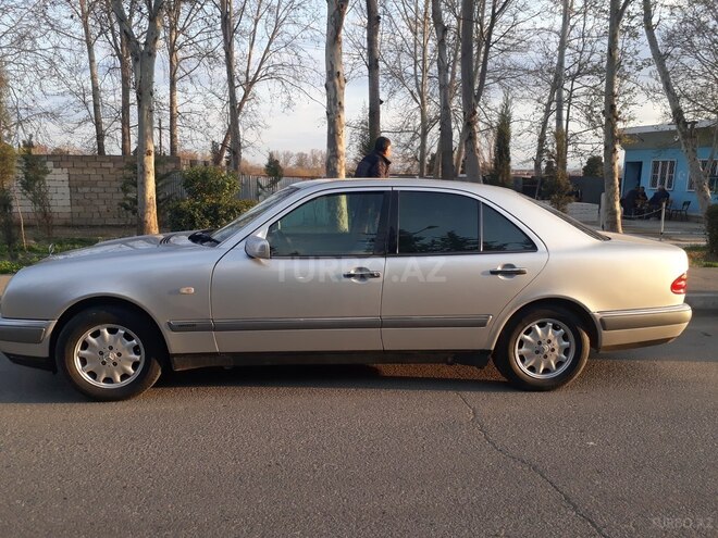 Mercedes E 240 1999, 200,523 km - 2.4 l - Mingəçevir