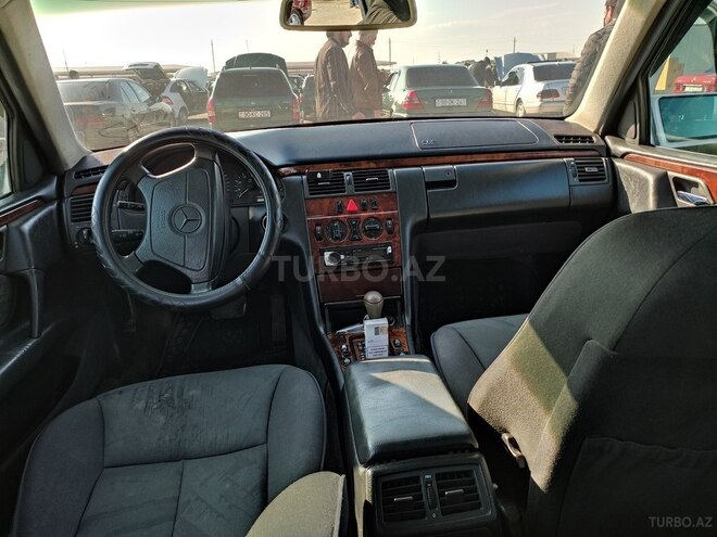 Mercedes E 240 1998, 357,818 km - 2.4 l - Quba