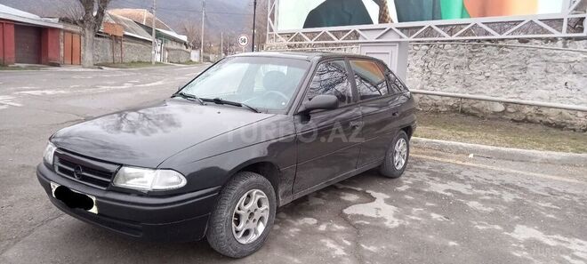 Opel Astra 1993, 450,000 km - 1.6 l - Şəki