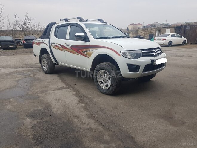 Mitsubishi L200 2012, 219,910 km - 2.5 l - Bakı