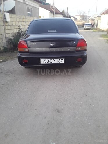 Hyundai Sonata 2000, 189,000 km - 2.0 l - Salyan