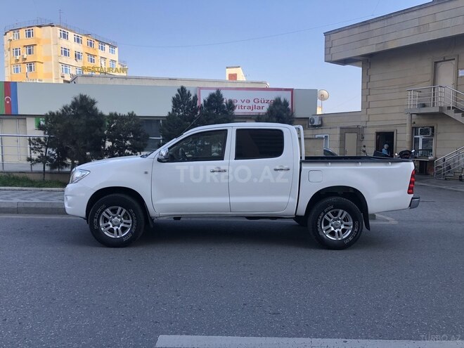 Toyota Hilux 2010, 185,778 km - 2.7 l - Bakı