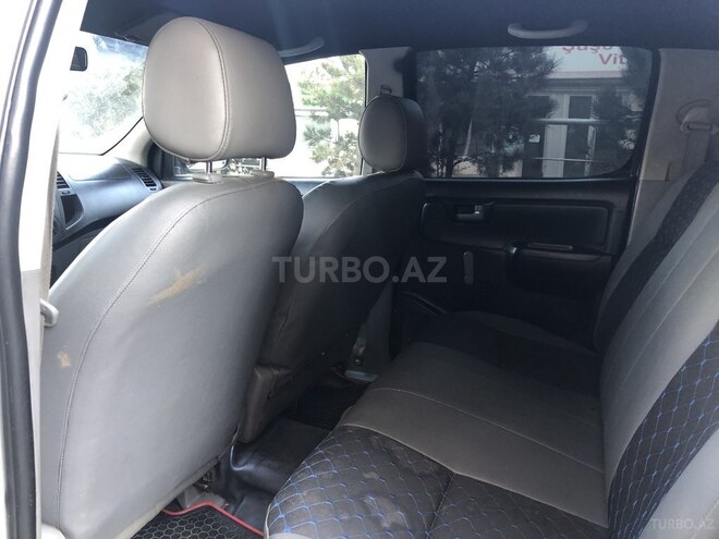 Toyota Hilux 2010, 185,778 km - 2.7 l - Bakı