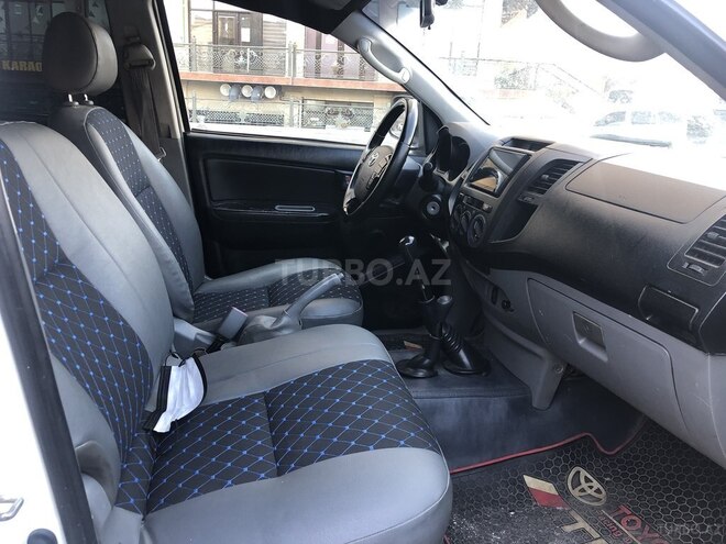 Toyota Hilux 2010, 185,778 km - 2.7 l - Bakı