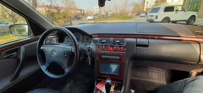 Mercedes E 270 2001, 319,000 km - 2.7 л - Sumqayıt