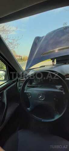 Mercedes E 270 2001, 319,000 km - 2.7 л - Sumqayıt