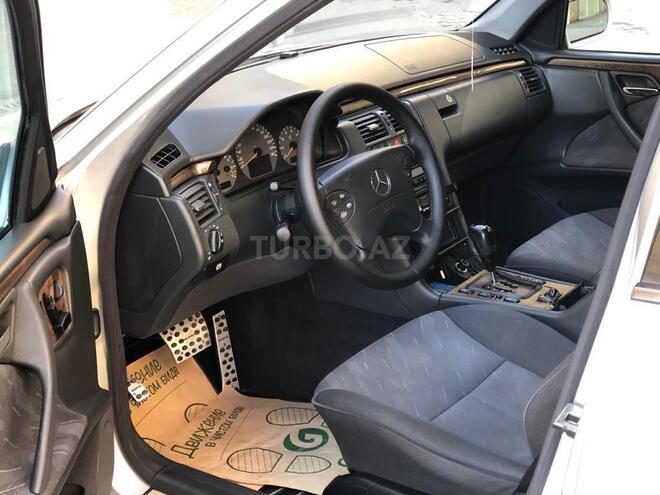 Mercedes E 280 2000, 317,000 km - 2.8 l - Bakı