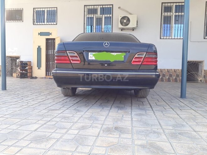 Mercedes E 270 1999, 299,000 km - 2.7 л - Ağcabədi