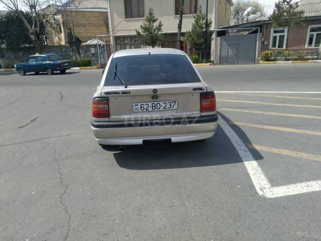 Opel Vectra 1992, 240,000 km - 2.0 л - Yevlax
