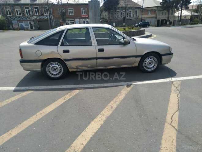 Opel Vectra 1992, 240,000 km - 2.0 л - Yevlax