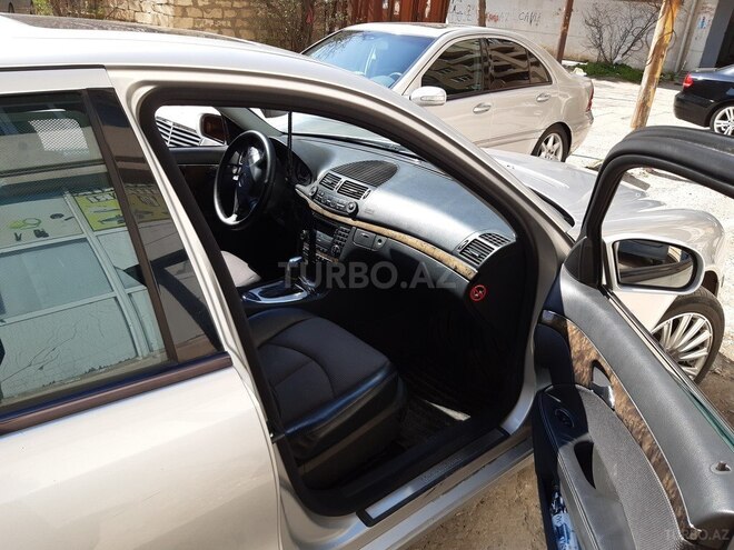 Mercedes E 240 2003, 201,756 km - 2.6 l - Bakı