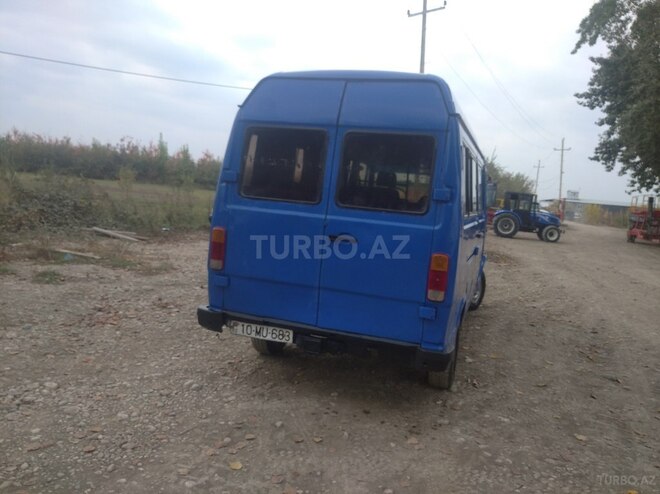 Mercedes 208 D 1991, 255,000 km - 2.3 l - Xudat