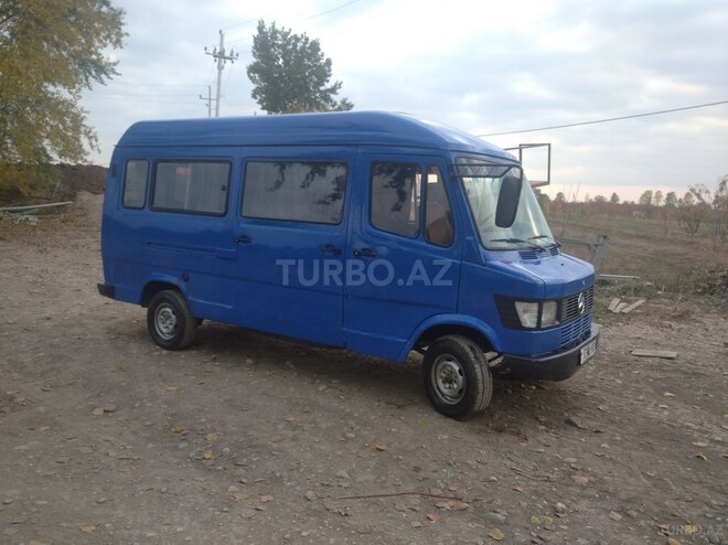Mercedes 208 D 1991, 255,000 km - 2.3 l - Xudat