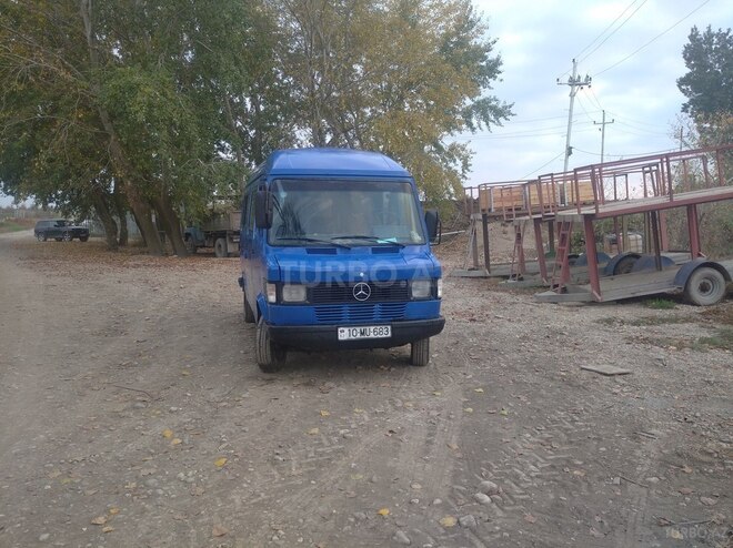 Mercedes 208 D 1991, 255,000 km - 2.3 l - Xudat