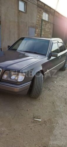 Mercedes E 220 1994, 280,000 km - 2.2 л - Bakı
